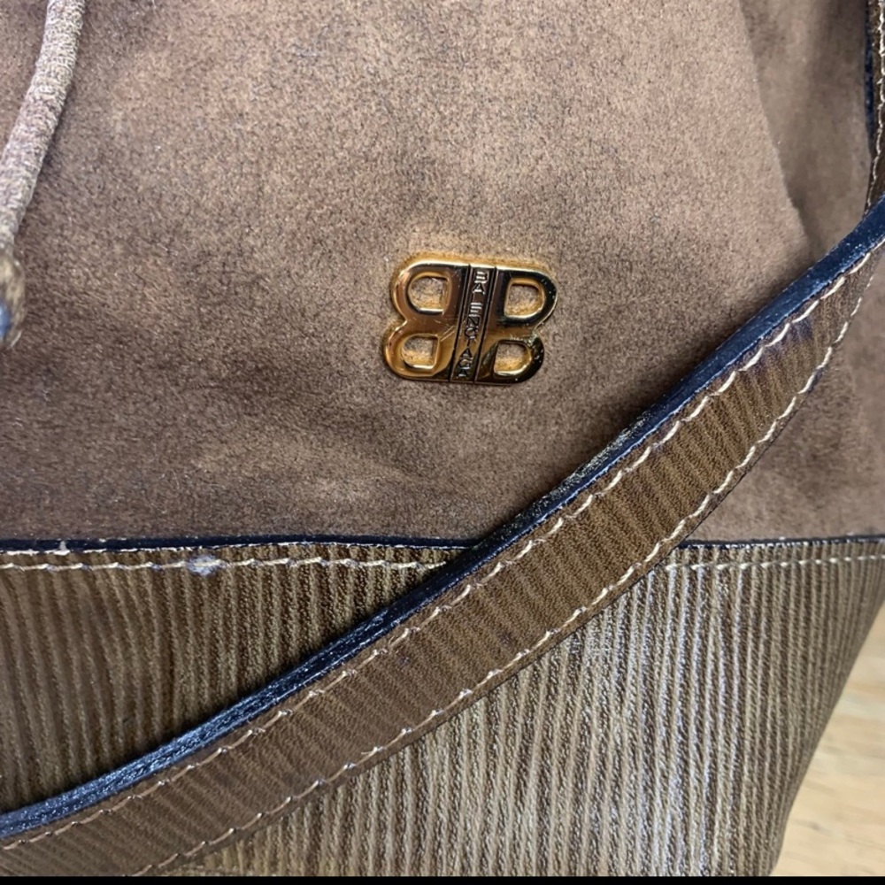 Holiday Sale !Balenciaga Tan Suede Bucket Bag - Picture 4 of 11